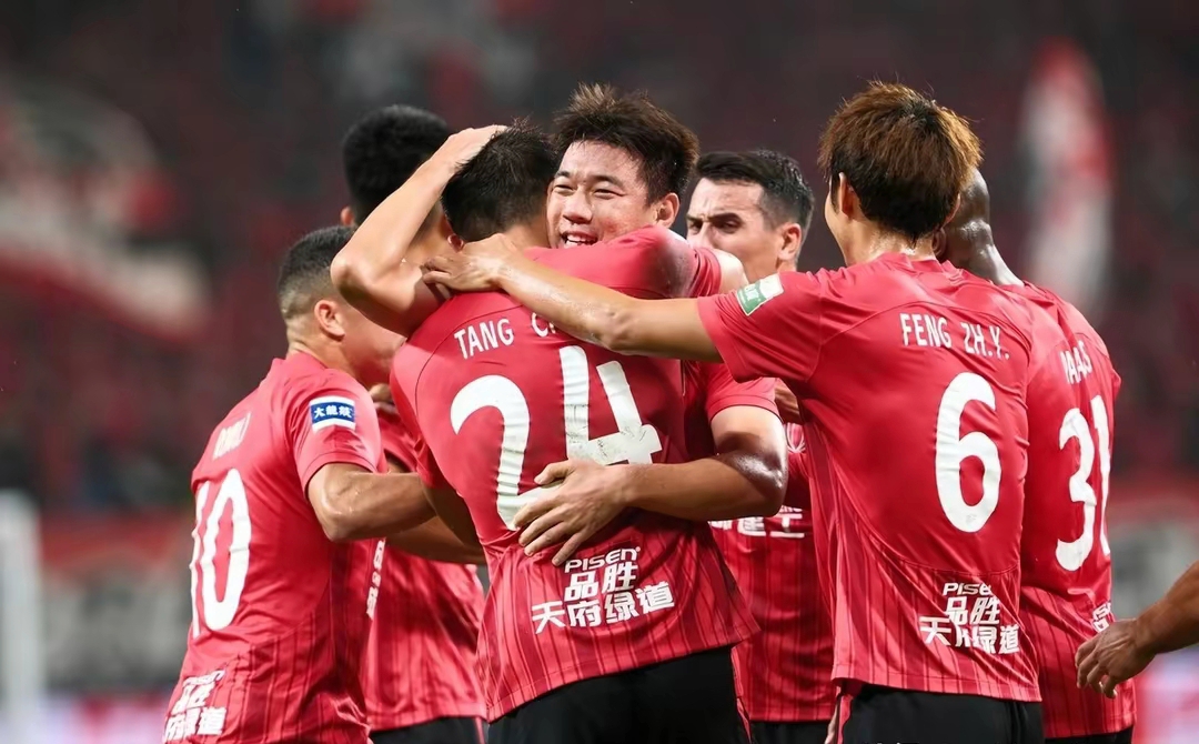 九游登录入口-赛前成都蓉城备战中超；临场应变细节曝光；球迷炸锅；控场能力受关注(中超成都蓉城最新消息)