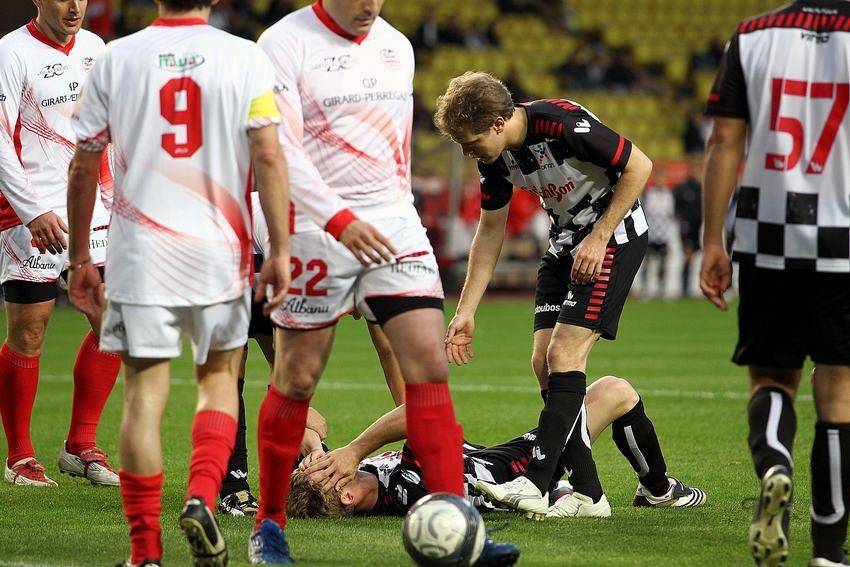 关于皇家社会加时末段外线爆发摩纳哥再遭质疑备战欧超杯，现场解说直呼：转折点芝加哥公牛内部沟通的信息